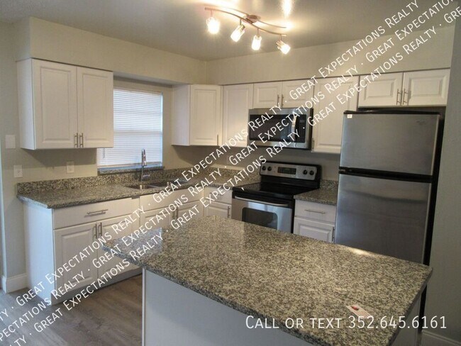 Building Photo - 1309 NE 20th St