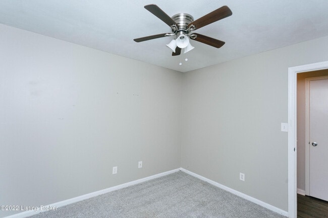 Building Photo - 2421 Woodmont Dr