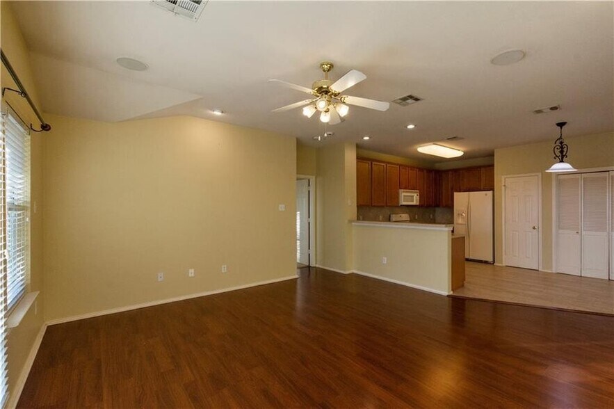 Living Room 2 - 1900 Scofield Ridge Pky