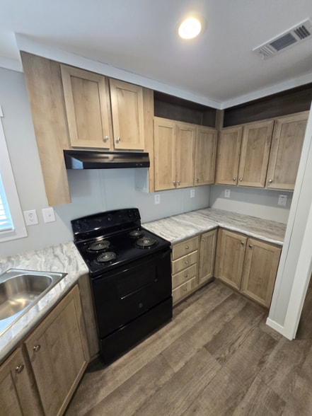 Building Photo - 3000 S 9th Ave