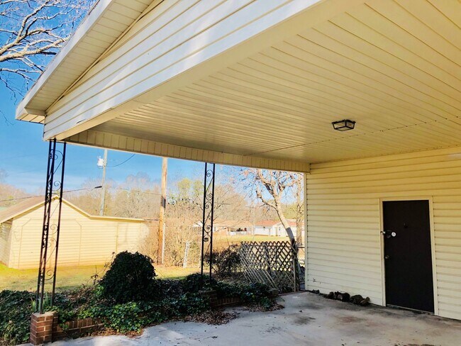 Building Photo - 1455 Springsteen Rd