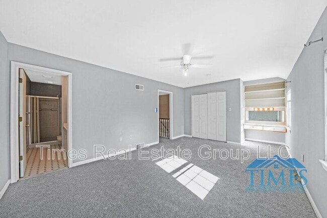 Building Photo - 220 Westridge Pl N