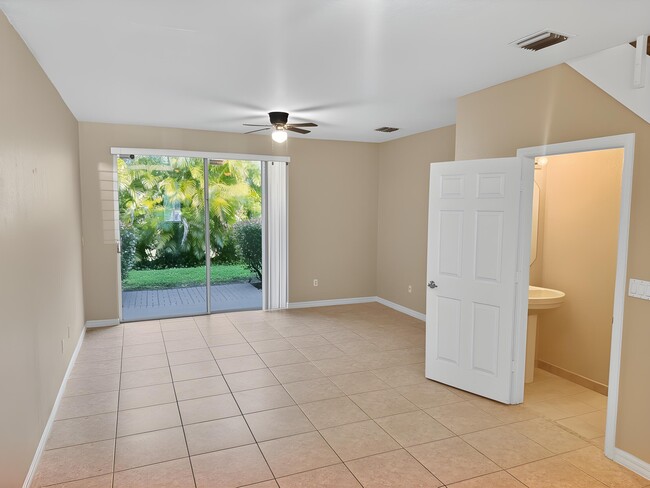 Building Photo - 1992 Alamanda Way