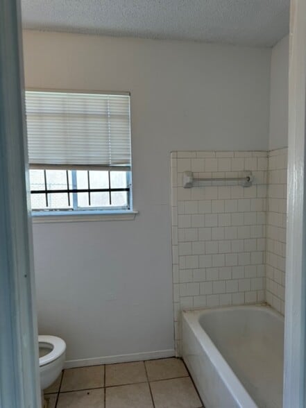 Building Photo - 12111 Mosscrest Dr