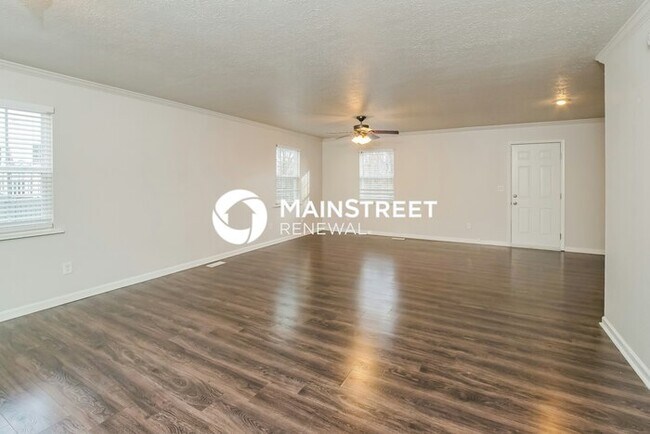 Building Photo - 3 Bedroom Pet-Friendly Home in KNOXVILLE, TN with Main Street Renewal