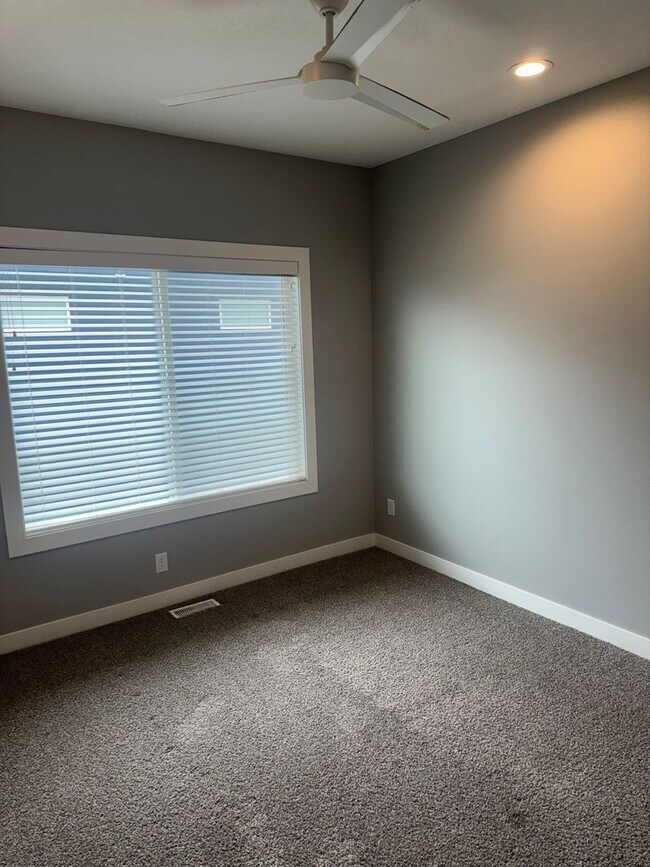 Building Photo - 8879 Primo Ln