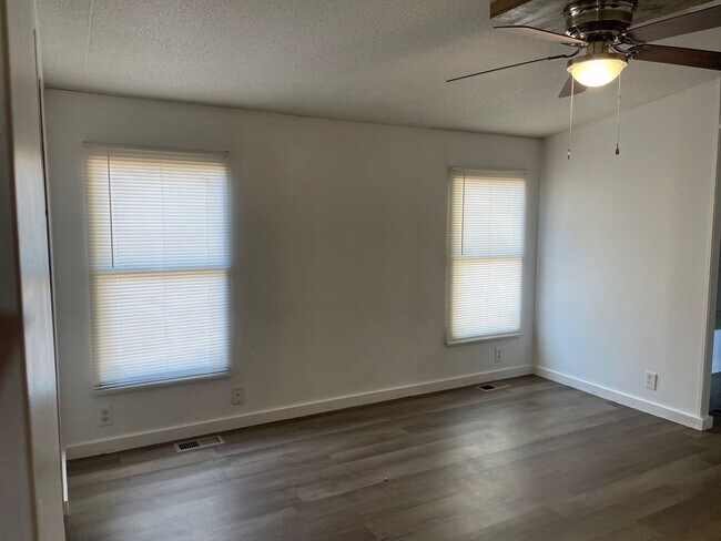 Building Photo - 3 BED, 2 BATH MOBILE HOME