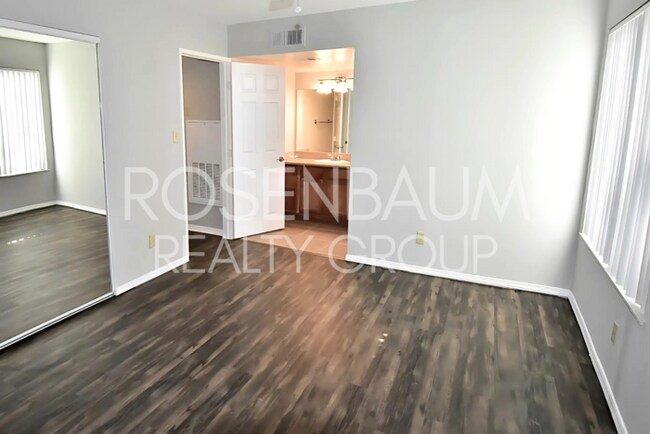 Building Photo - Beautiful 2-beds, 2-baths ground-level cor...