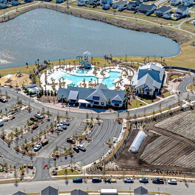 Building Photo - Lakeside Living in the Heart of Carnes Cro...