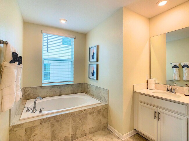 Building Photo - 705 Ocean Course Ave