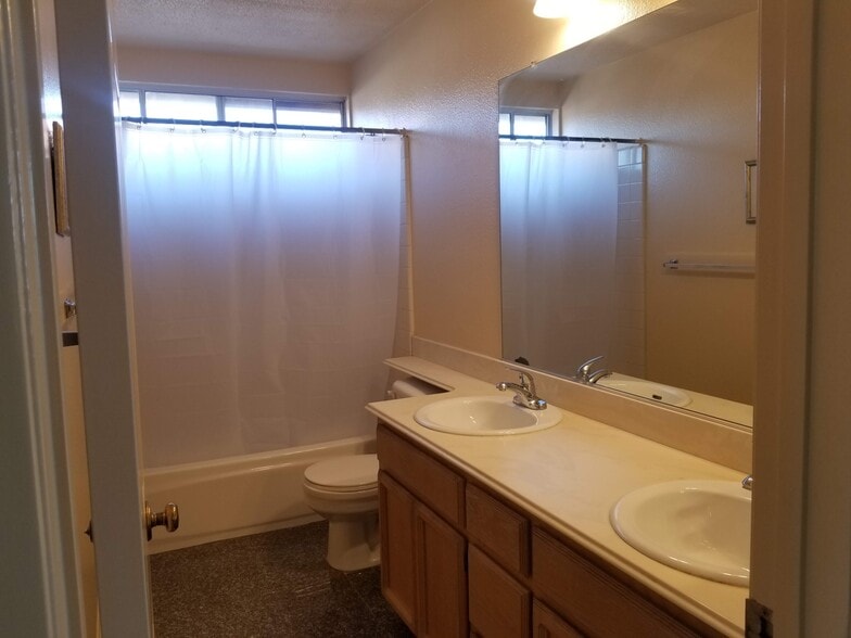 Building Photo - 11715 Thomas Hayes Ln