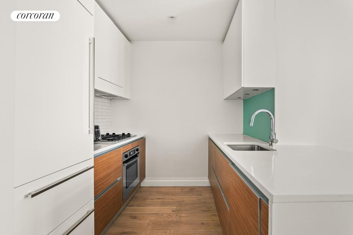 Building Photo - 555 W 59th St