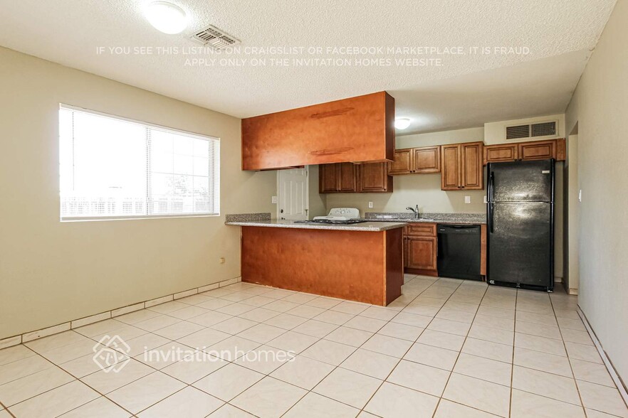 Building Photo - 3808 W Glendale Ave