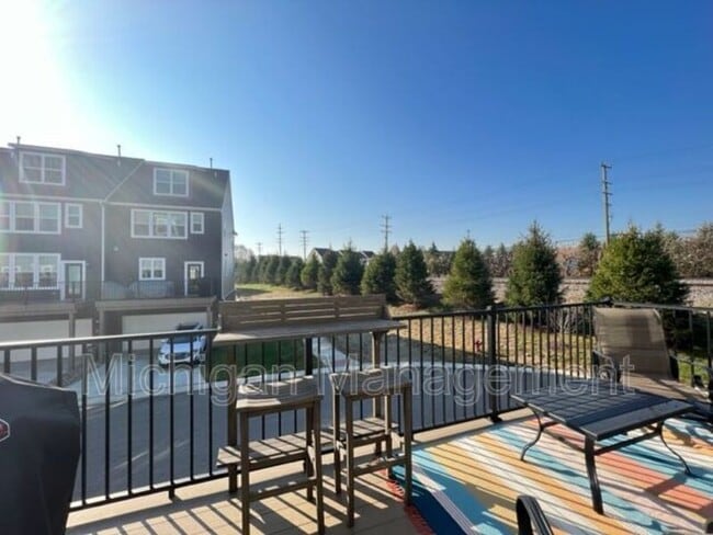 Building Photo - 263 N Sydney Ct