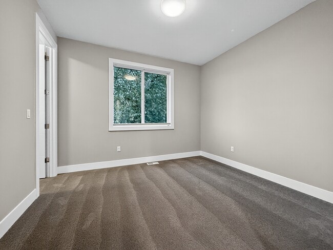 Building Photo - 2821 Garden Ave N