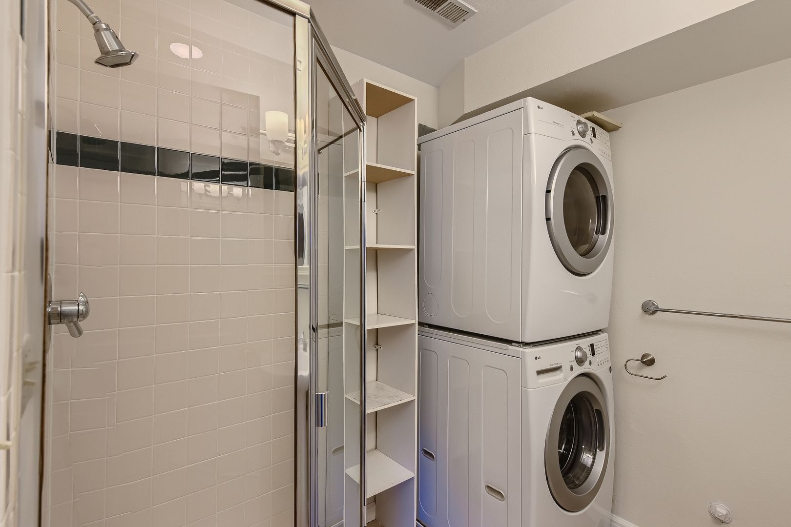 Building Photo - 2020 5th St