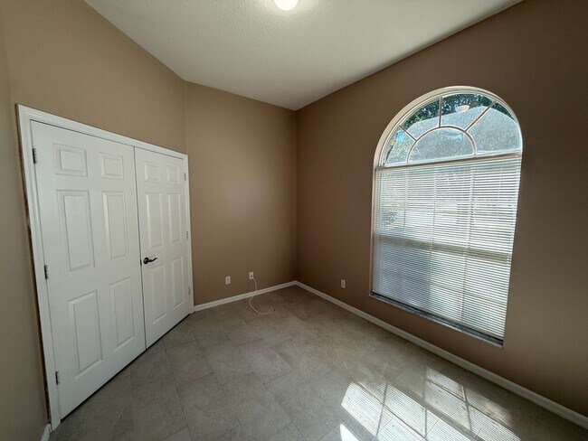 Building Photo - 2735 Cedaridge Cir