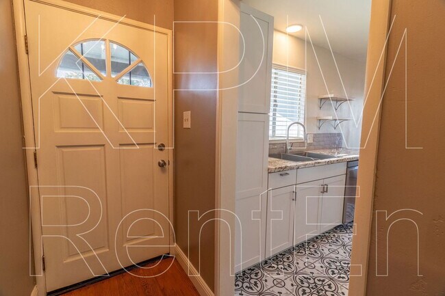 Building Photo - 615 Garner Ln