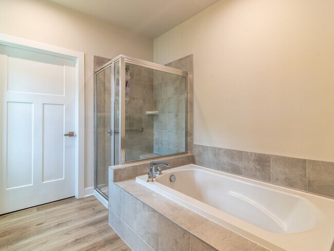 Building Photo - 12 MONTH RENTAL - 3 BED 2.5 BATH SINGLE FA...