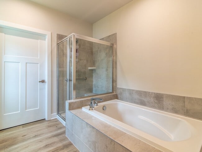 Building Photo - WINTER RENTAL - 3 BED 2.5 BATH SINGLE FAMI...