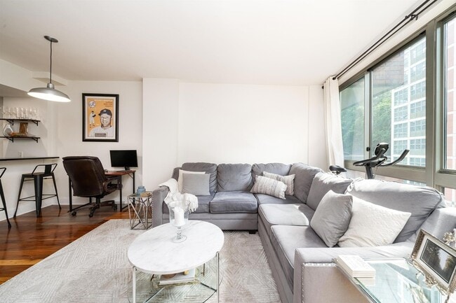 Building Photo - 800 Jackson St