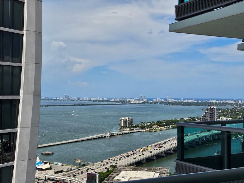 Building Photo - 900 Biscayne Blvd
