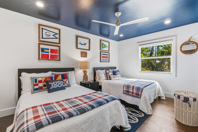 Building Photo - 165 1st St E