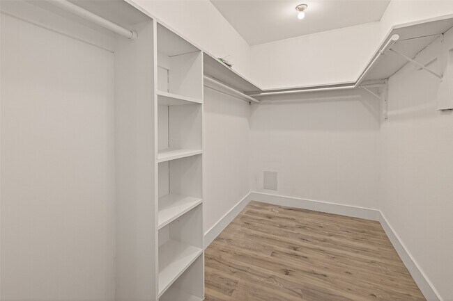 Building Photo - 3300 Yorktown St