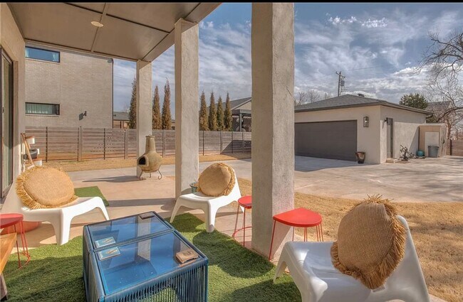 Building Photo - Downtown Okc' s finest!   Sophisticated, C...