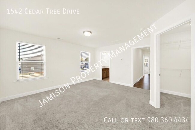 Building Photo - 1542 Cedar Tree Dr