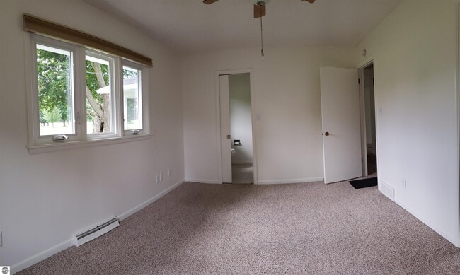 Building Photo - 213 Fairlane Dr