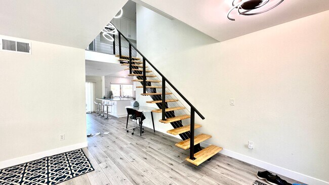 Building Photo - Stunning Newly Renovated 3BD/2.5BA Luxury ...