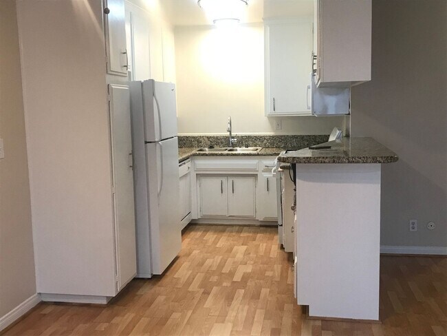 Building Photo - 1 Bed + 1 Bath