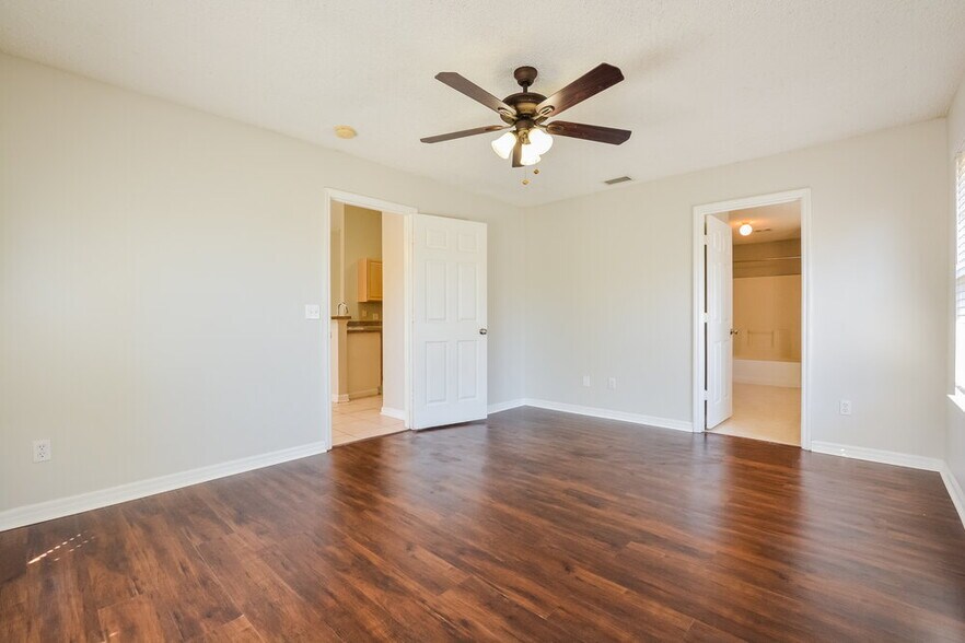 Building Photo - 2119 Dumas Dr