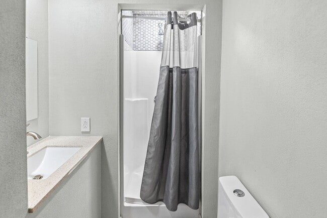 Building Photo - 113 E Apple St