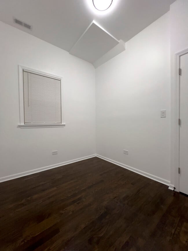 Building Photo - 4734 S Paulina St