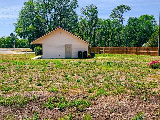 Building Photo - Beautiful 4/2 in Fairbanks Park