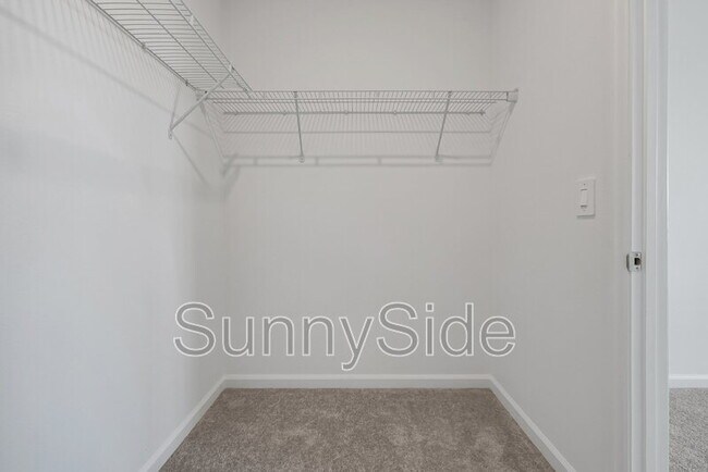 Building Photo - 2939 Maloof Dr