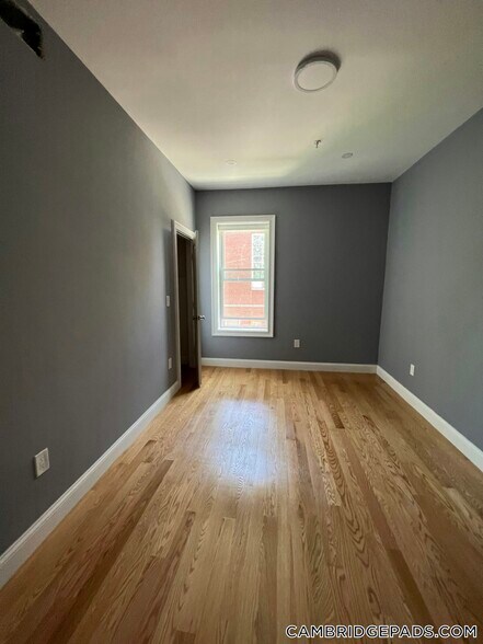 Building Photo - 341 Cambridge St