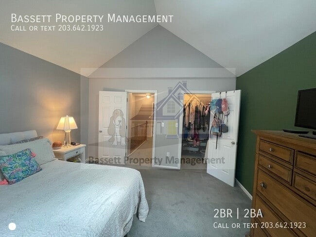Building Photo - 40 Manorwood Dr