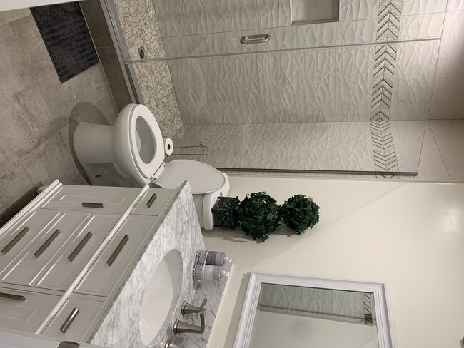 Building Photo - 11313 Delano St