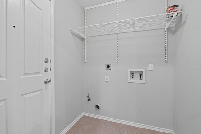 Building Photo - 909 Saba Cove