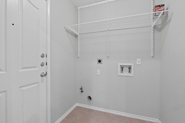 Building Photo - Immaculate 3 Bedroom, 2 Bath Home on Corner Lot in Cedar Park