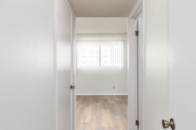 Building Photo - Spacious 2-Bedroom, 2.5-Bath Condo in Cano...