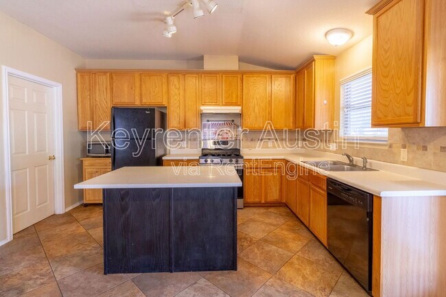 Building Photo - 2557 Vernell Way