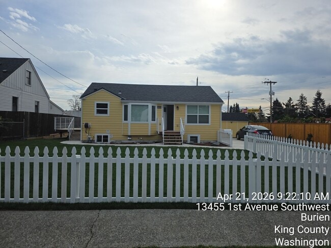 Building Photo - Burien Newly remodeled home - 3 bedrooms 2 bathrooms - A must see - available NOW
