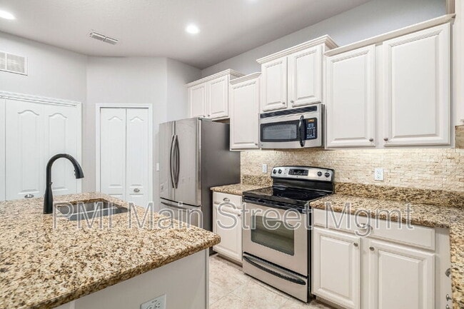 Building Photo - 689 Evening Sky Dr