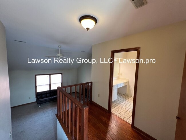 Building Photo - 2217 Jefferson St SW