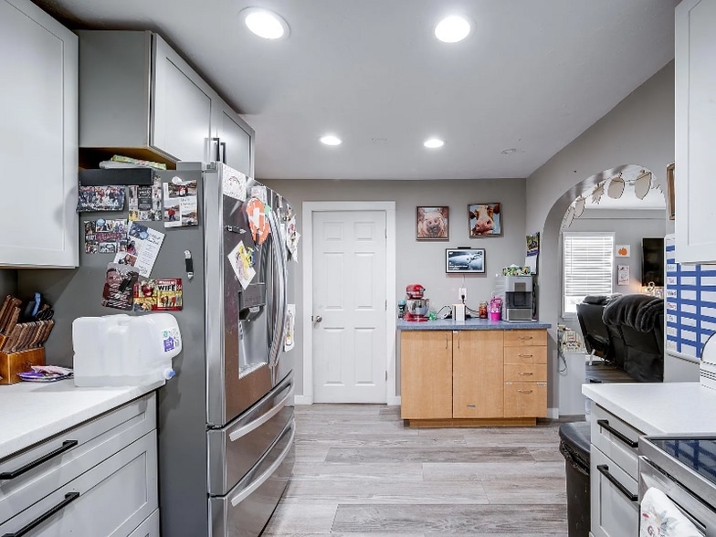 Building Photo - 705 S East St