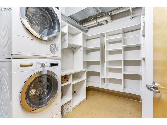 Building Photo - Elizabeth Lofts - 7th floor north facing p...